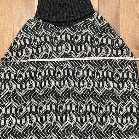 Steve Madden geometric poncho vest turtle neck black white knit OS - Picture 6 of 13